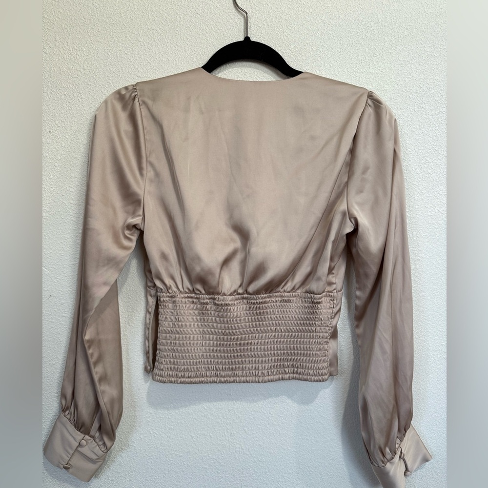 Abercrombie & Fitch Champagne Satin Crop Top Size S Long Sleeve V Neck Blouse - Picture 3 of 6